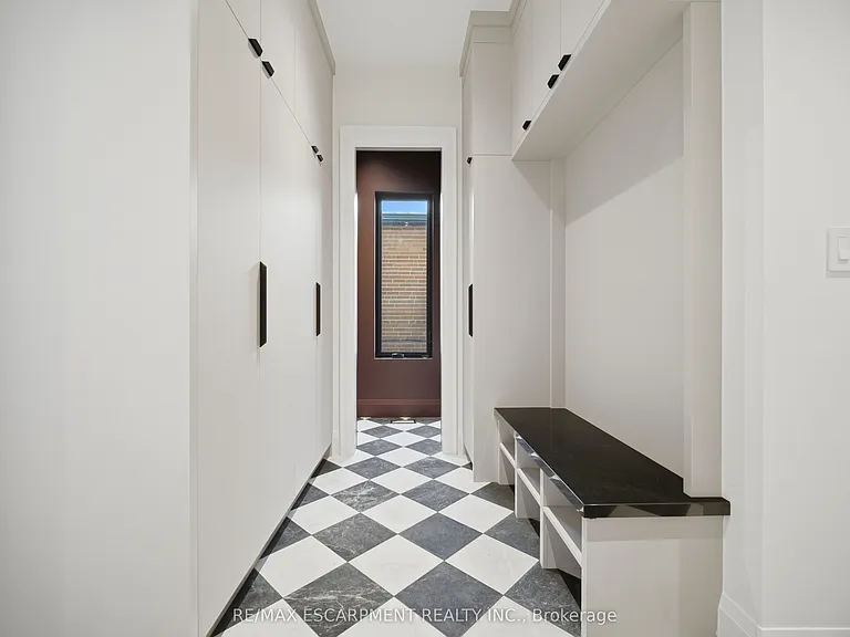 40B Maple Ave N — Photo 17