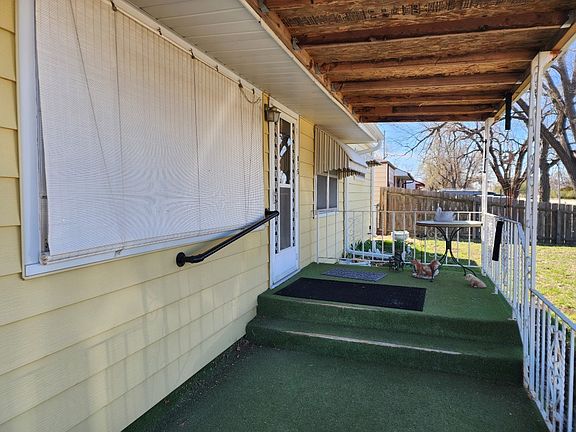 2nd image of 815 Windsor Dr