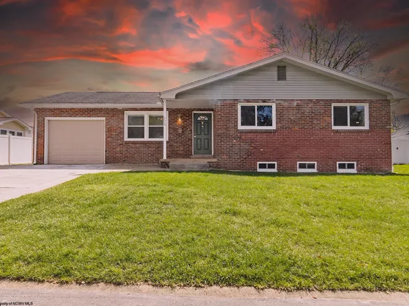 678 Bellaire Dr, Morgantown, WV 26505