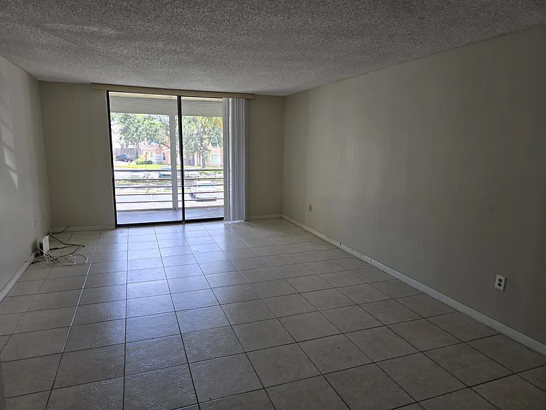 1800 N Lauderdale Ave #1205 — Photo 2
