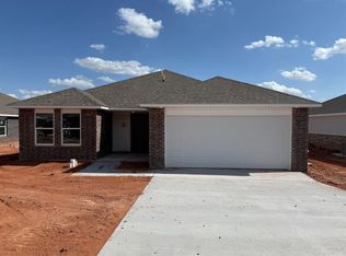 1224 E Stallion Ln, Mustang, OK 73064
