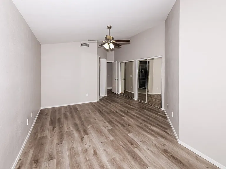 3916 E Morrow Dr — Photo 9