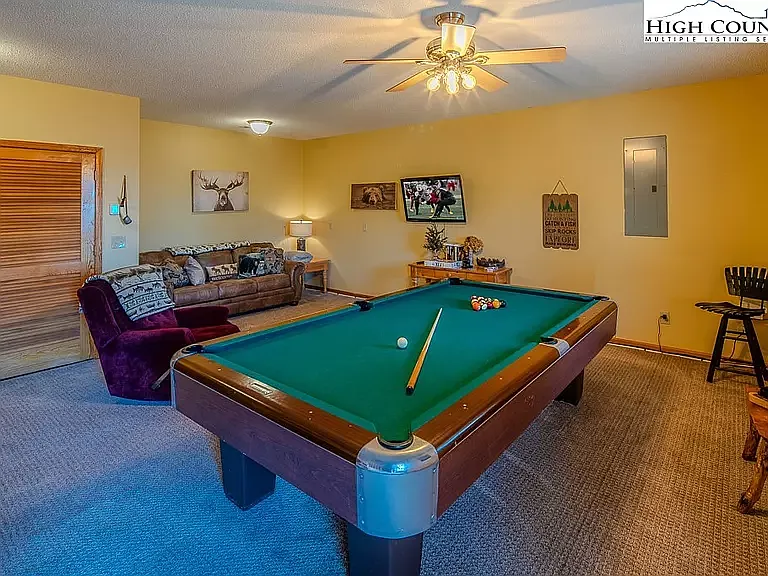 3 bed, 2328 sqft, $3,200 — Photo 4