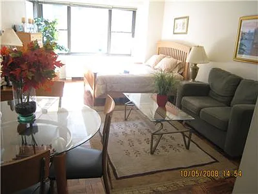 Rented by R New York | media 28