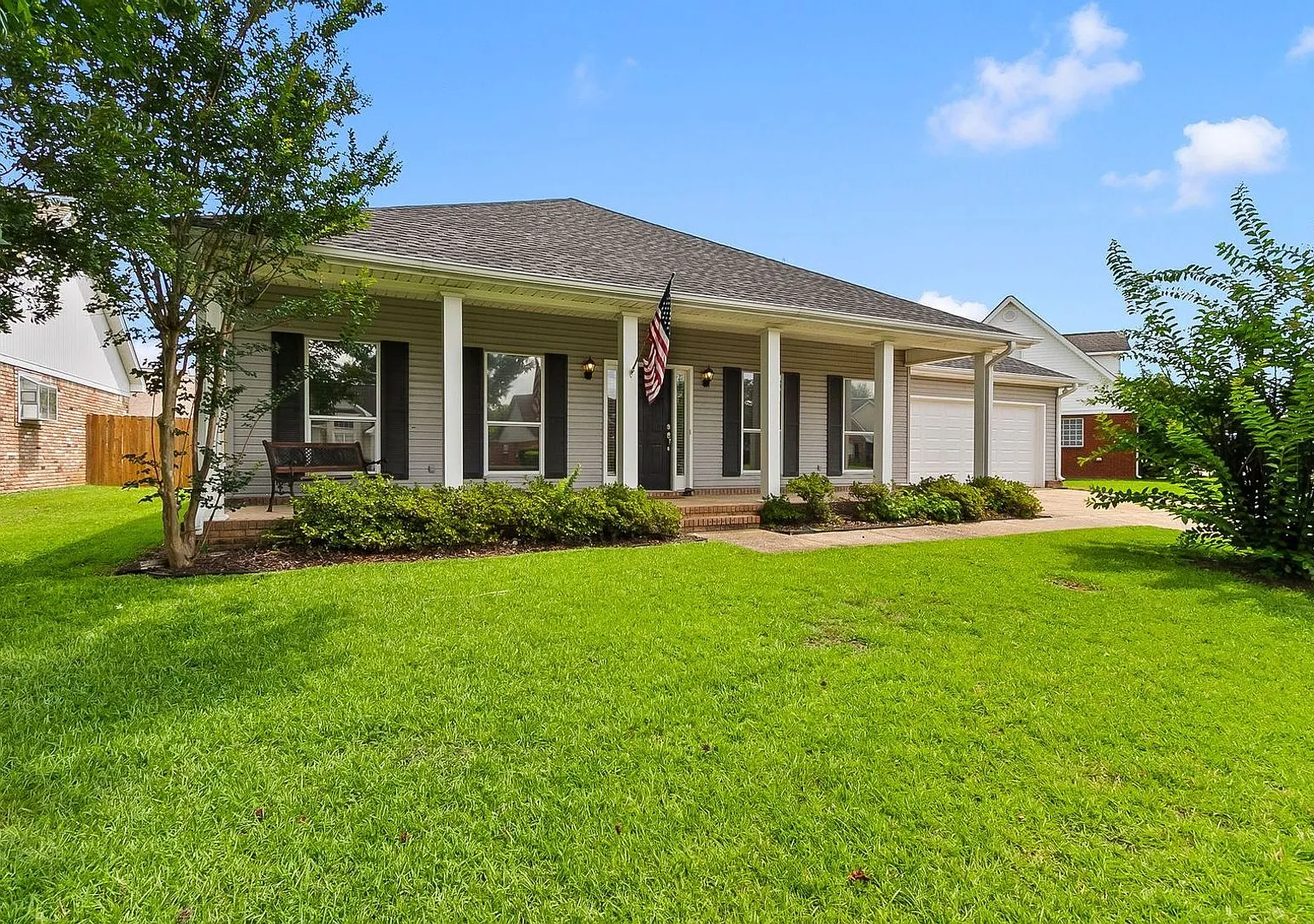 Lovely 3 bed / 2 bath Clear Creek Subdivision in Northport! Apply Today! — Photo 1