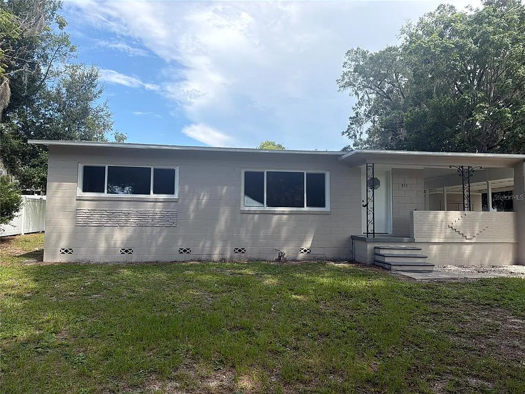 2 bed, 1.0 bath, 925 sqft, $1,800 — Photo 1
