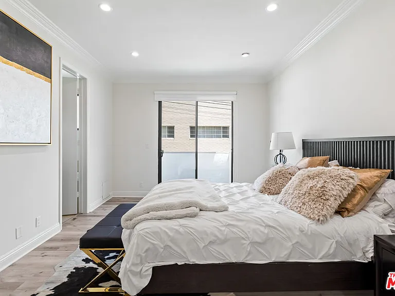 430 N Maple Dr #203 — Photo 17