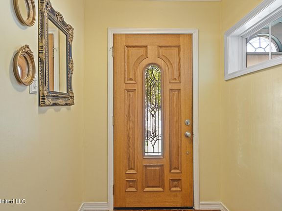 5th image of 809 Ruth Ave
