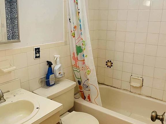 3rd image of 6018 32nd Ave APT 2R