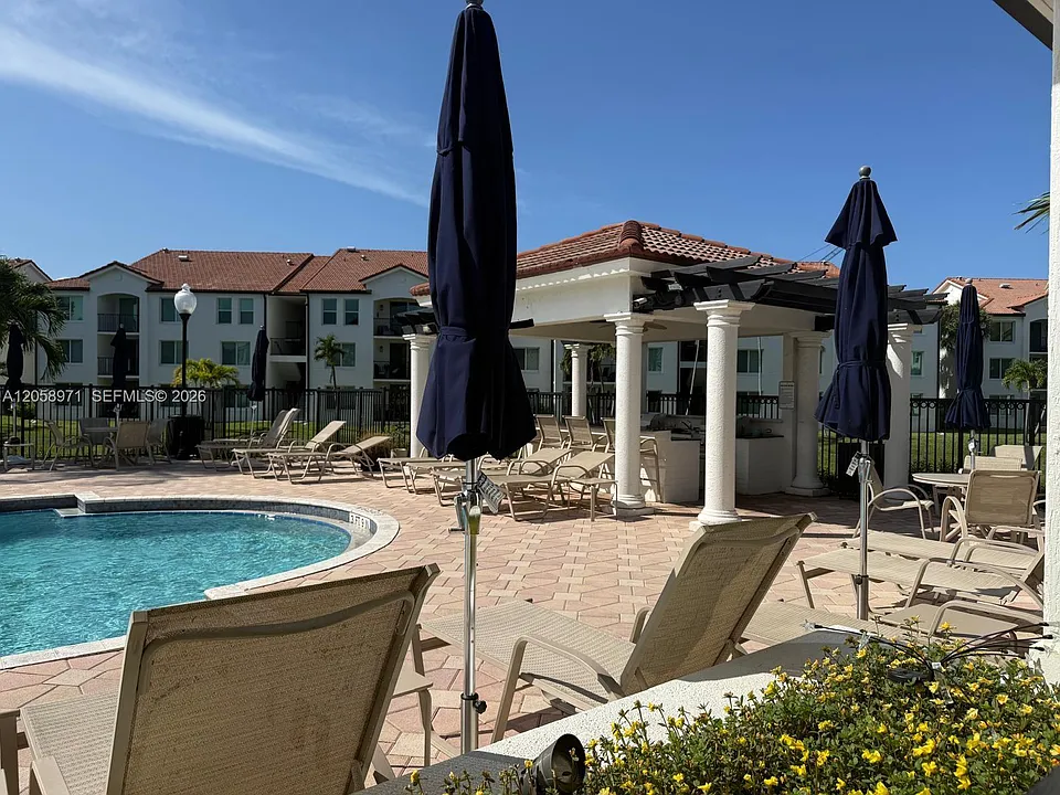 401 Villa Cir #401