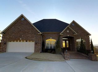 103 Crestview Dr, Maumelle, AR 72113