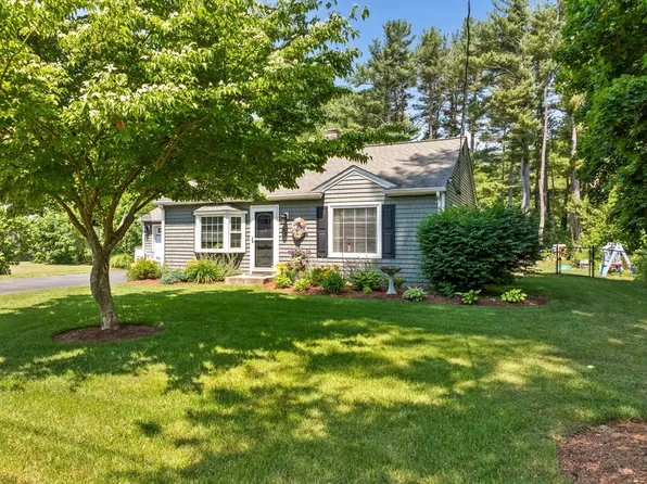 90 Pleasant St, Raynham, MA 02767