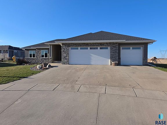 2nd image of 2824 E Sunflower Cir