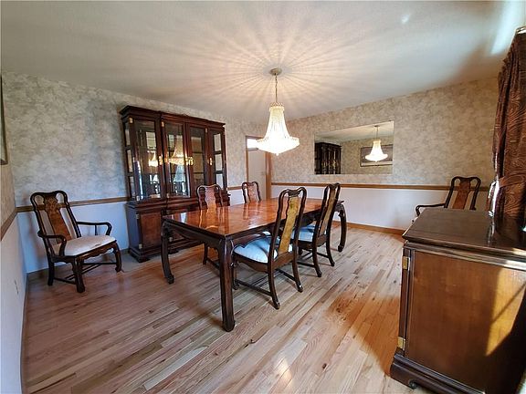 3rd image of 20 Green Valley Dr