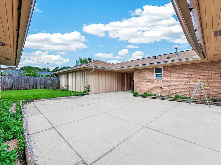 4002 Mischire Dr — Photo 47