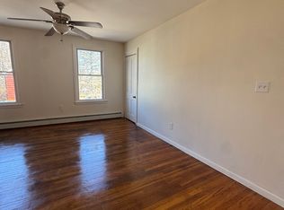 18 Coit St #B, Norwich, CT 06360