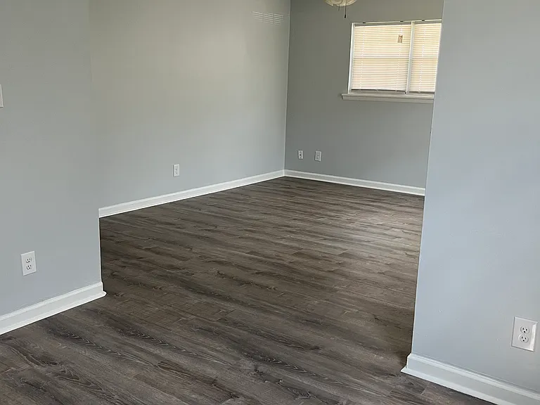2526 Dexter St E — Photo 6