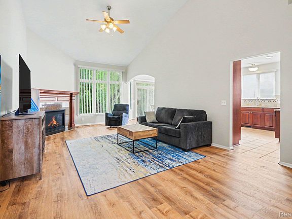 4th image of 30268 Berghway Trl