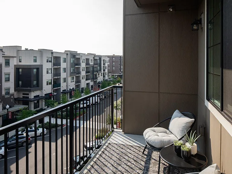 West End District — Photo 18
