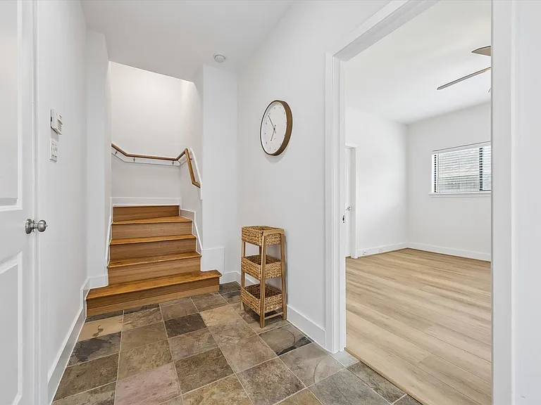 2309 McIlhenny St — Photo 2