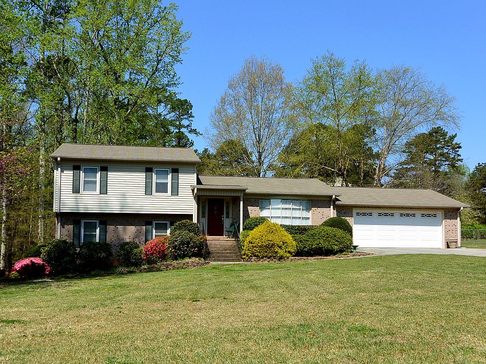 1st image of 605 Plainfield Dr