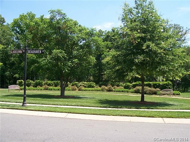 2nd image of 811 Beauhaven Ln