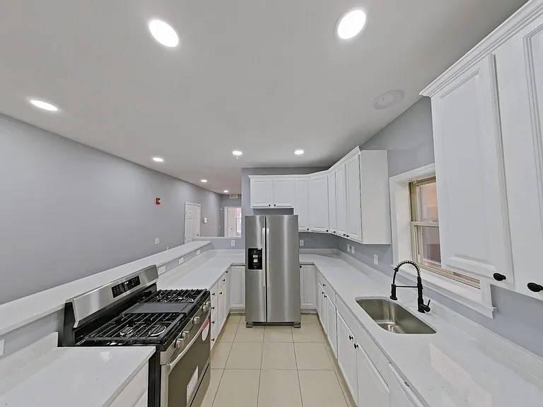 1831 W Diamond St #2 — Photo 4
