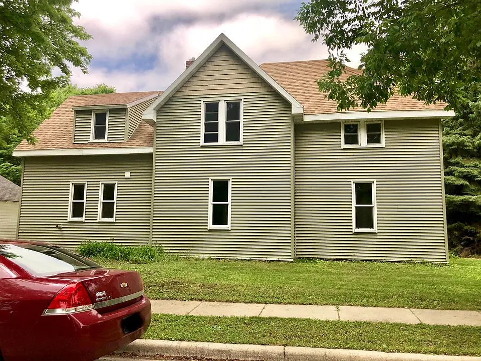 320 Augusta Ave #1