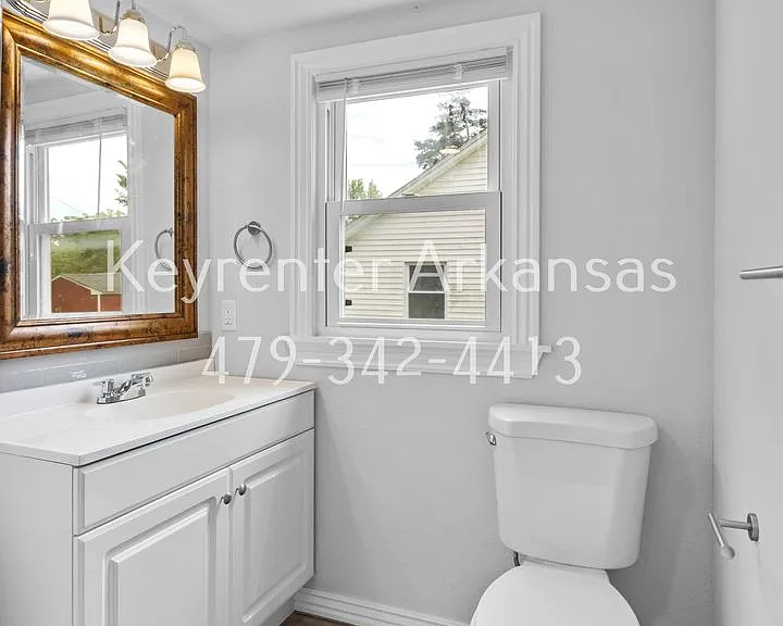305 S Little Ave — Photo 16