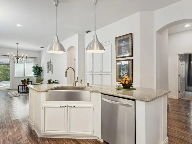 46 Diggins Dr — Photo 8
