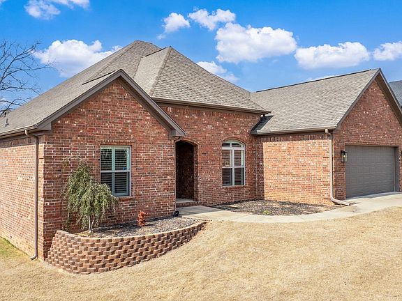 4th image of 9933 Laurel Oak Dr
