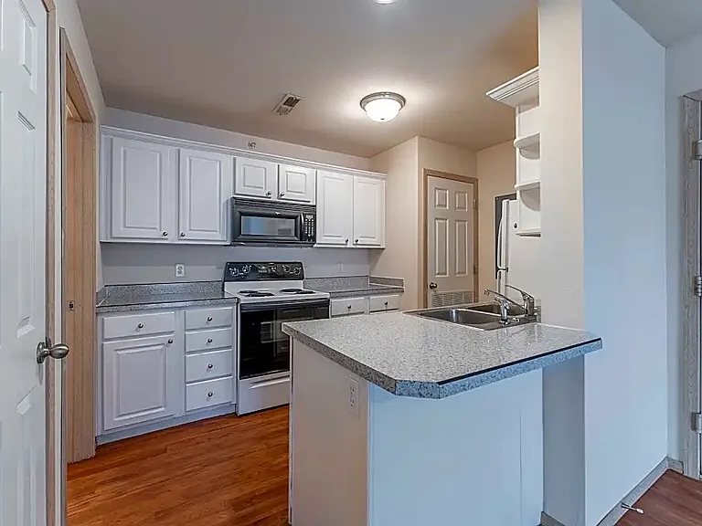 Watermill Park Apartments — Photo 1