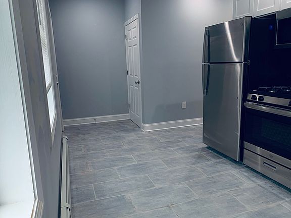 4th image of 79 Haven St Floor 2
