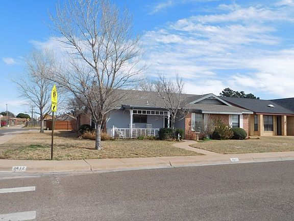 3rd image of 2412 Idlewilde Dr