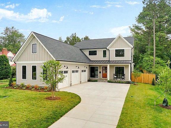 2nd image of 639 Hillcrest Dr SW