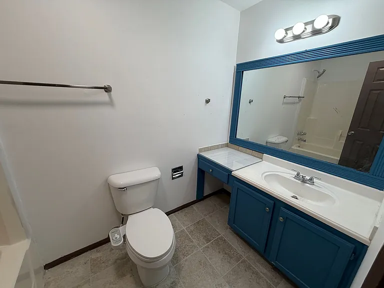 1702 Pine Tree Dr — Photo 11