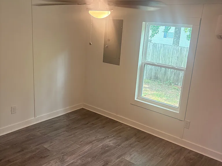 Daisy Rd — Photo 10