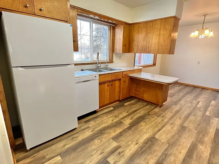 4909 E Linden Ln — Photo 8
