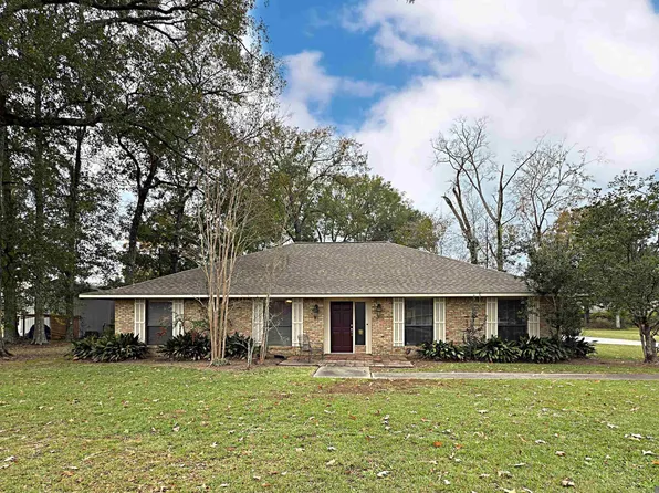 9608 Fairway Dr, Denham Springs, LA 70726