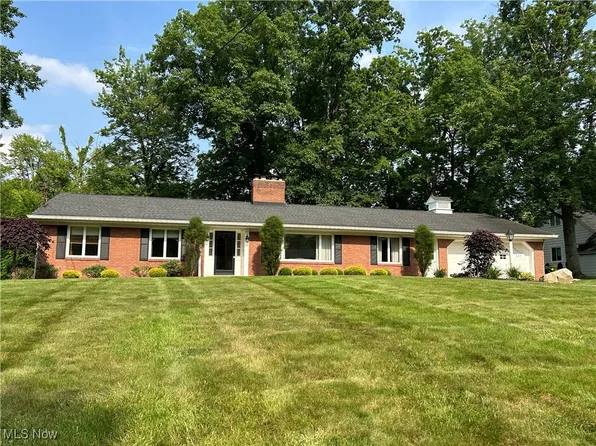 695 Blueberry Hill Dr, Canfield, OH 44406