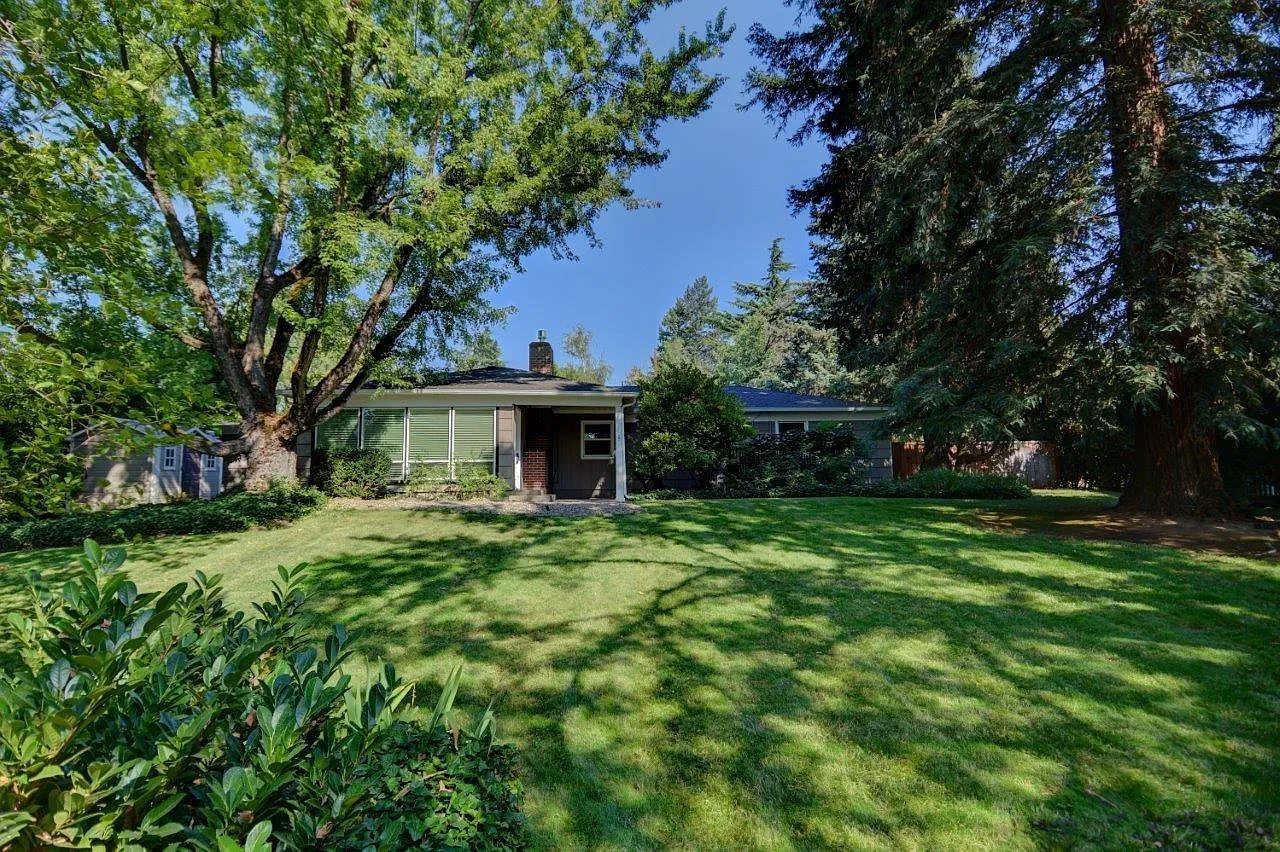 229 Bradford Way photo 1