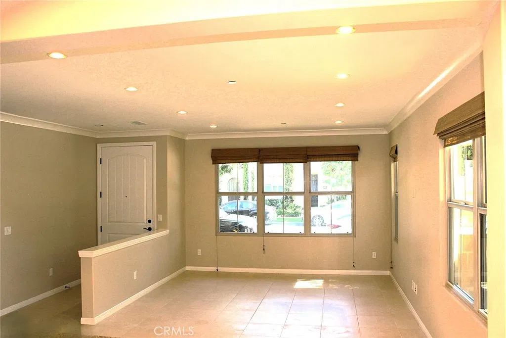 3 bed, 1518 sqft, $4,650 — Photo 3
