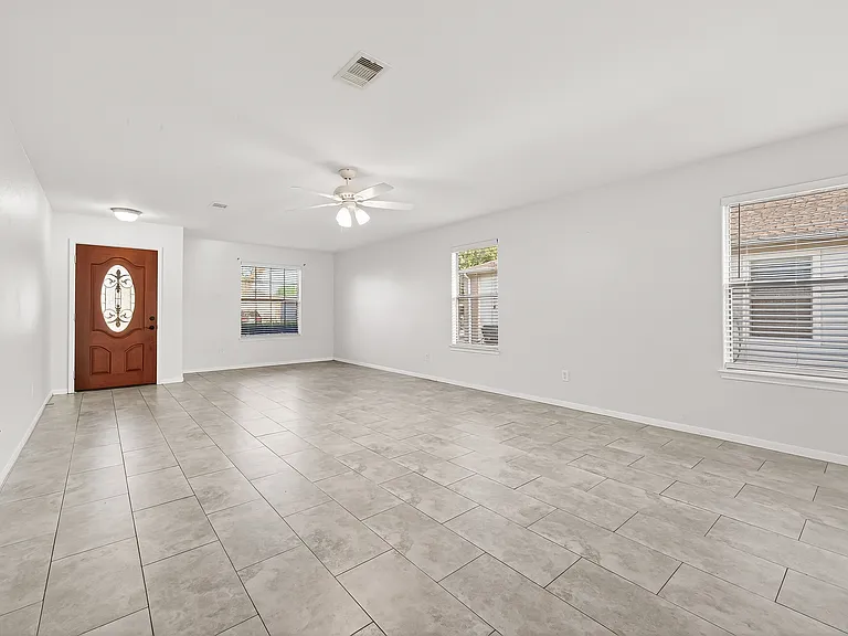 2731 Roaring Oaks Ln — Photo 4