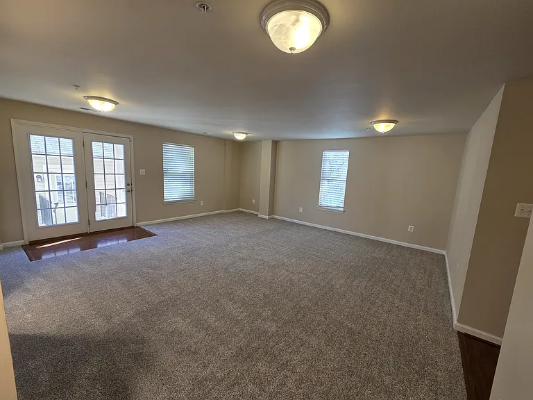 5435 Doubleday Ln — Photo 11