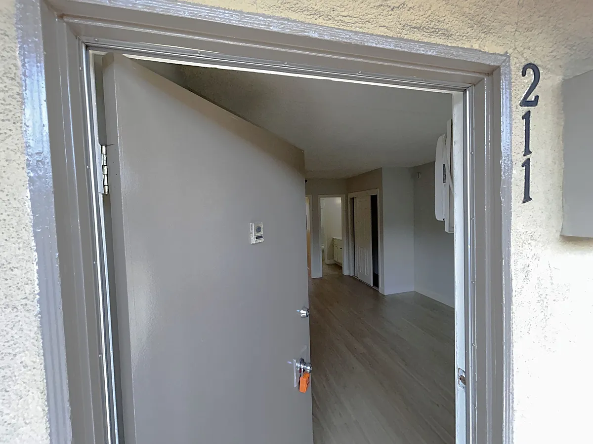 Building Photo - 5637 Virginia Ave #211