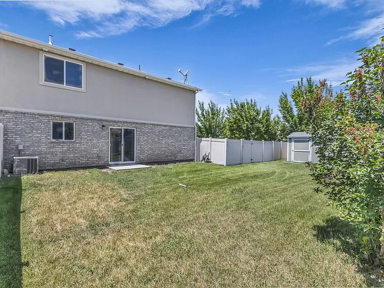109 S 1125 W — Photo 26