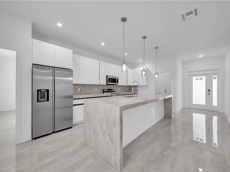 1142 Dutchess St E — Photo 9