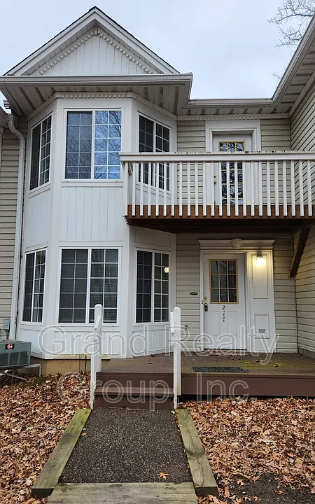 277 W Treehouse Ln