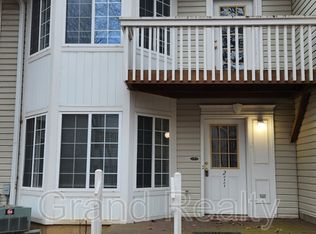 277 W Treehouse Ln, Round Lake, IL 60073