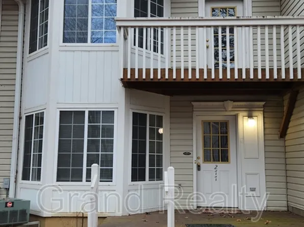 277 W Treehouse Ln, Round Lake, IL 60073